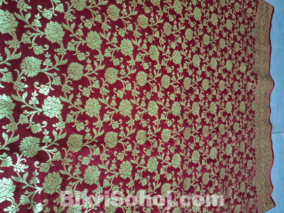 লাল বেনারসী শাড়ি